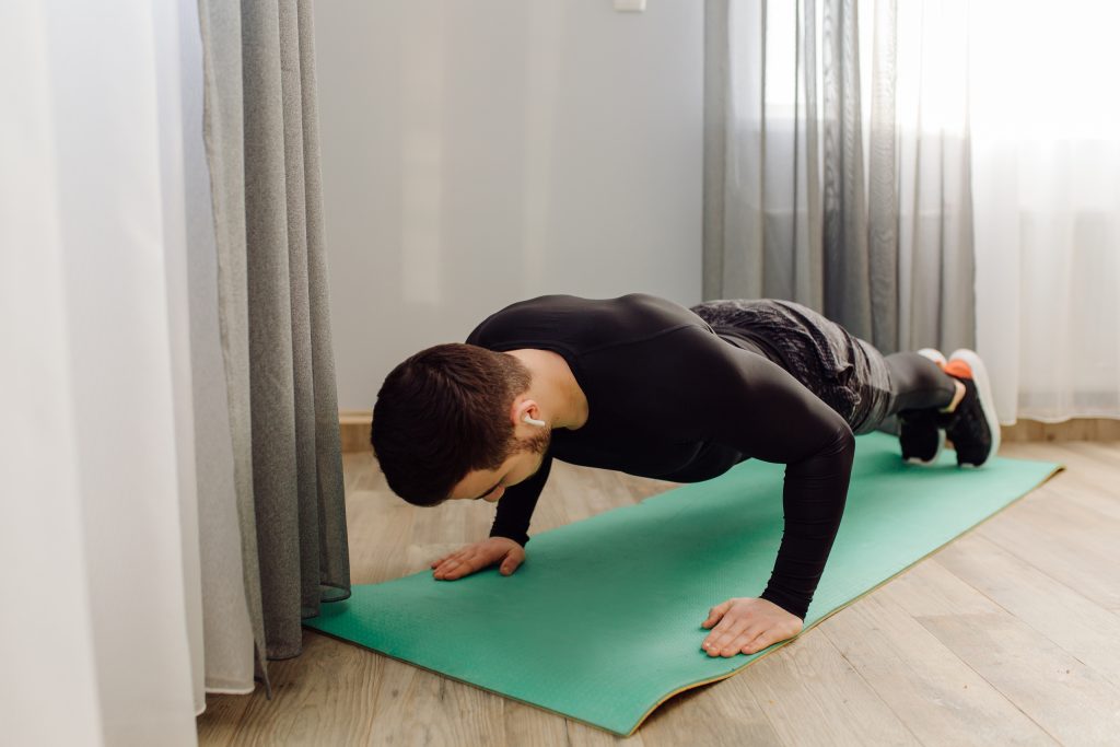 persona haciendo deporte