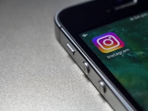 icono instagram en un móvil
