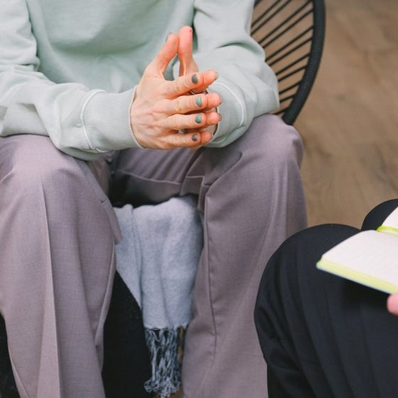 Atención integral y centrada en la persona para profesionales de centros de servicios sociales