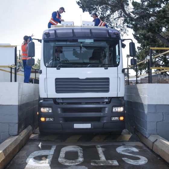 Estiba y carga de camiones en operaciones de recuperación